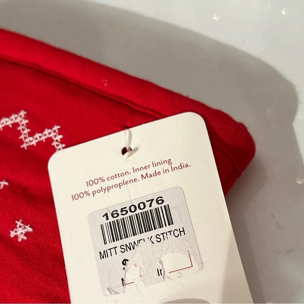 Sur La Table Snowflake Stitch Red Oven Mitt NEW with Tags
